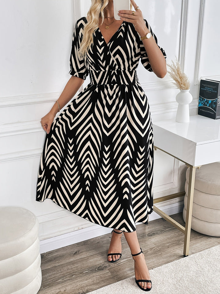Lily™ - Chic Chevron Print Dress