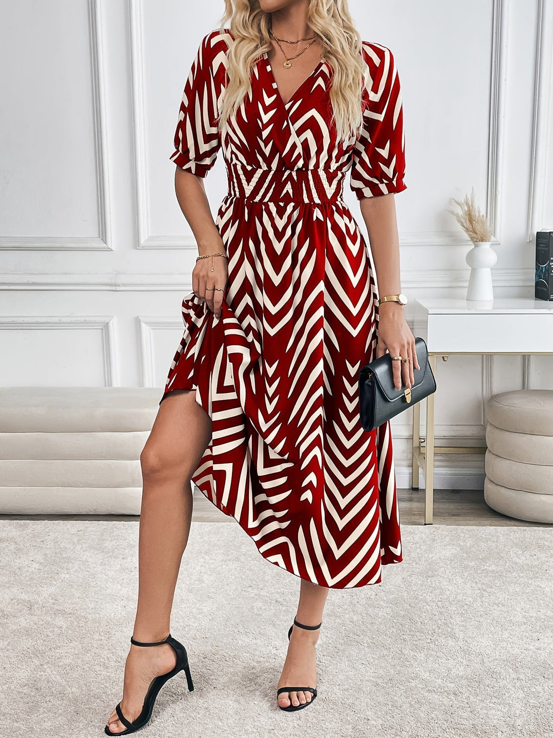 Lily™ - Chic Chevron Print Dress