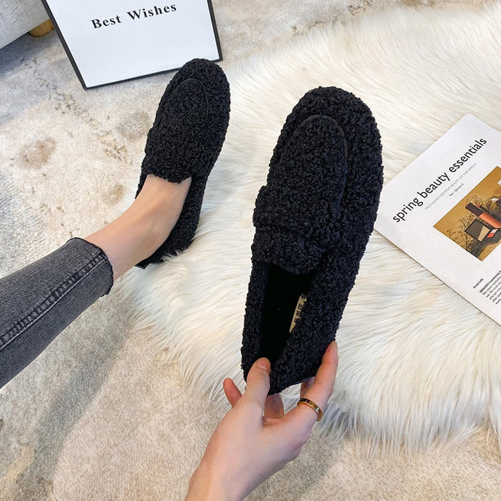 Mellora | LuxeCloud Slippers – Where Comfort Meets Elegance