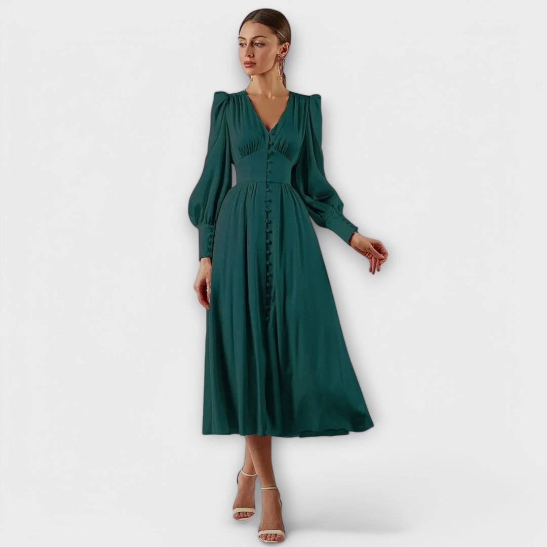 Lang satin kjole med puffede ærmer