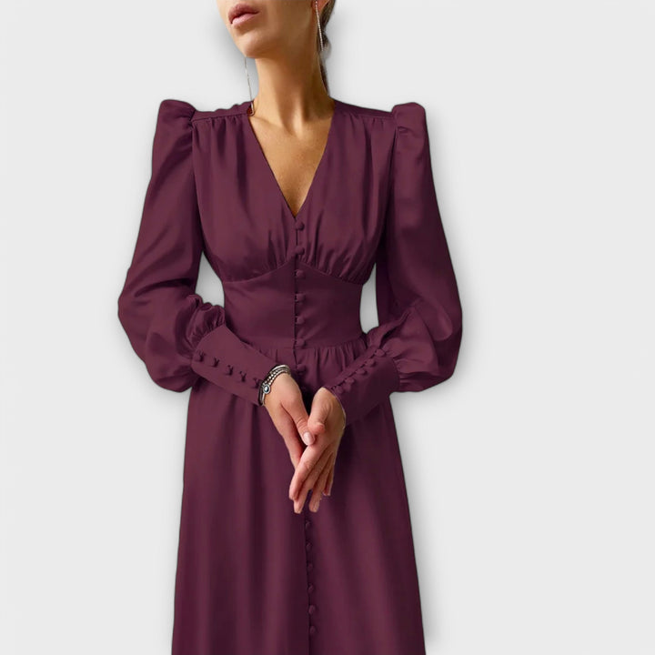 Lang satin kjole med puffede ærmer