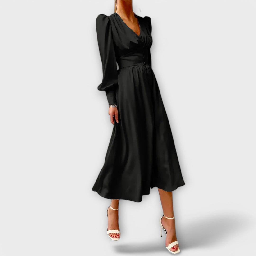 Lang satin kjole med puffede ærmer